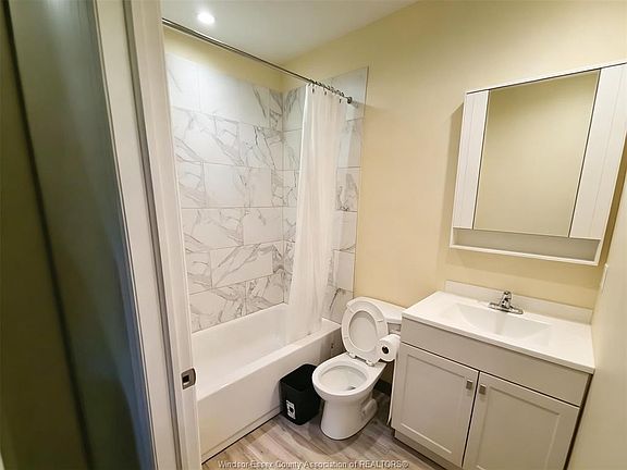 5th image of 3016 Peter St