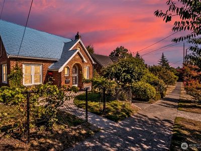 334 NE 57th Street, Seattle, WA, 98105