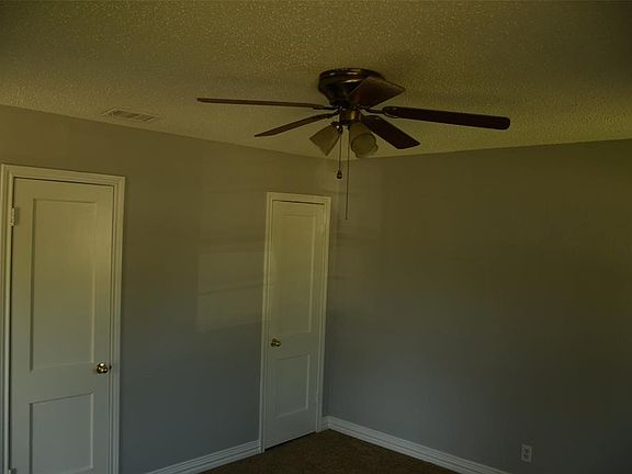 3rd image of 2923 Shadow Wood Dr