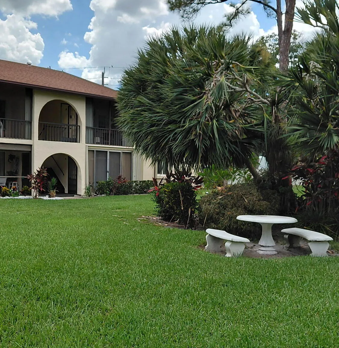 2 bed, 1.5 bath, 935 sqft, $1,800 — Photo 1
