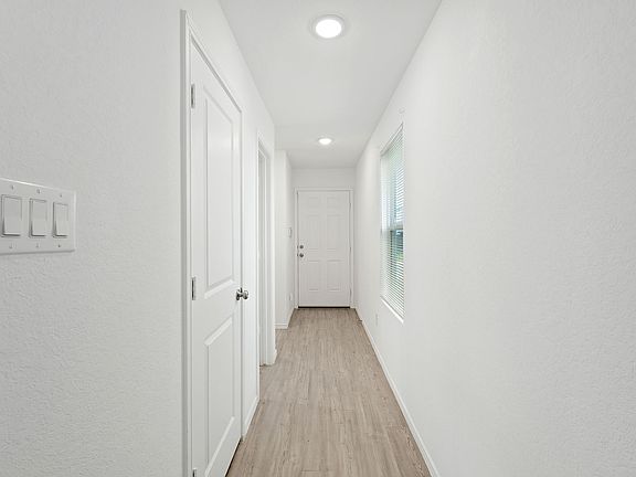4th image of 10954 S Presa St