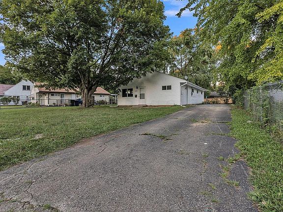 2nd image of 2164 Brentnell Blvd