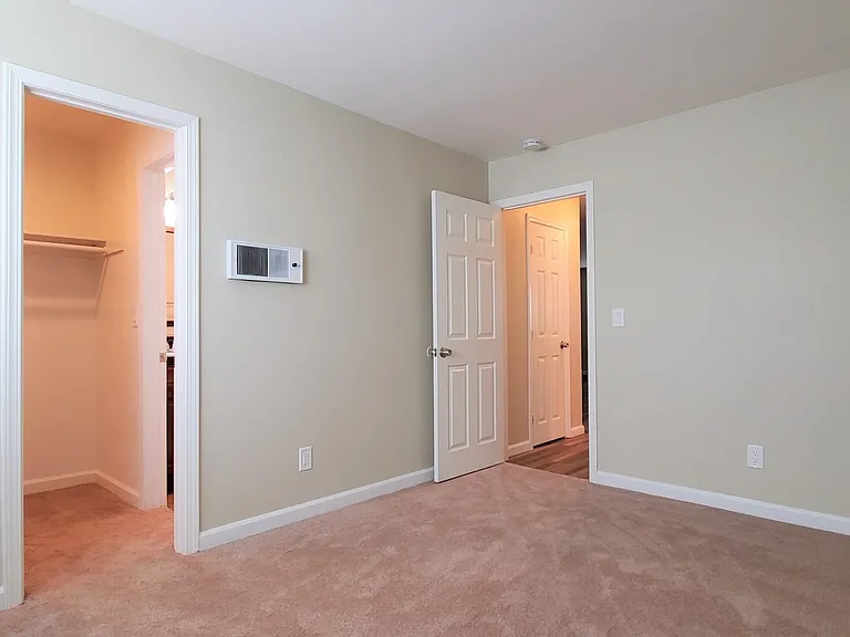 340 5th Ave — Photo 15