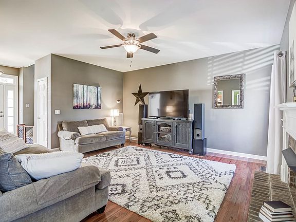 3rd image of 2736 Aston Woods Ln