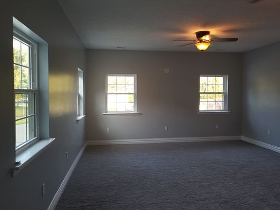 4th image of 4549 Spencer St