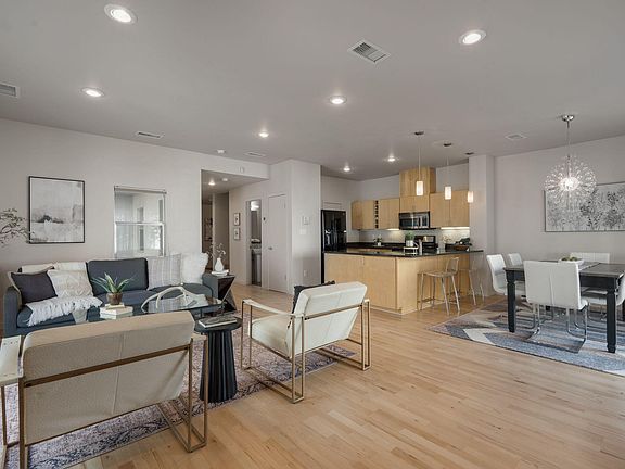 4th image of 216 Aliso Dr SE