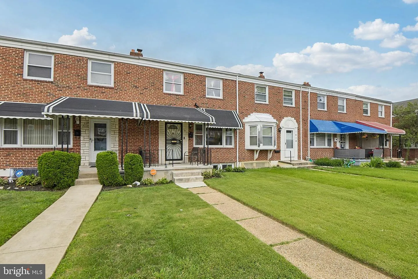 3 bed, 1.5 bath, 1716 sqft, $2,350 — Photo 2