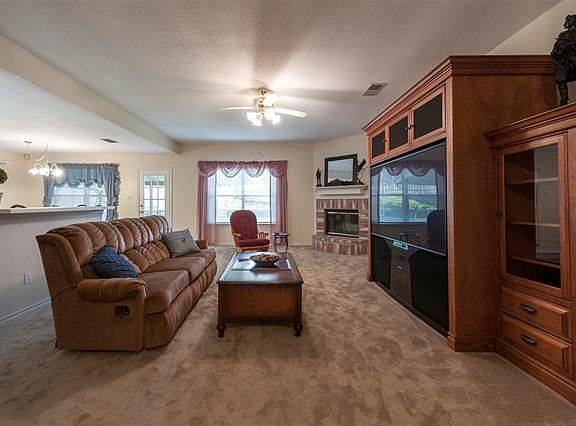 4th image of 210 Yorkshire Dr