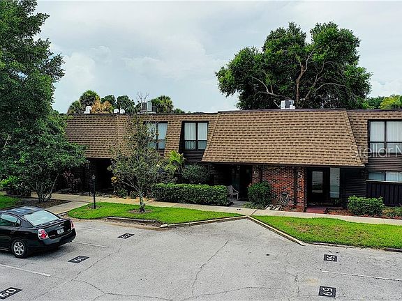 3rd image of 1836 Crystal Lake Dr APT 61
