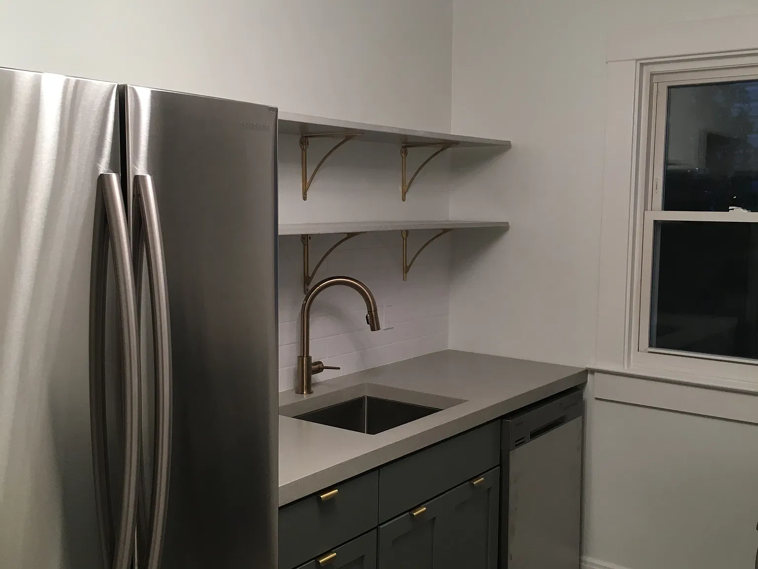 3 bed, 1024 sqft, $1,900 — Photo 2
