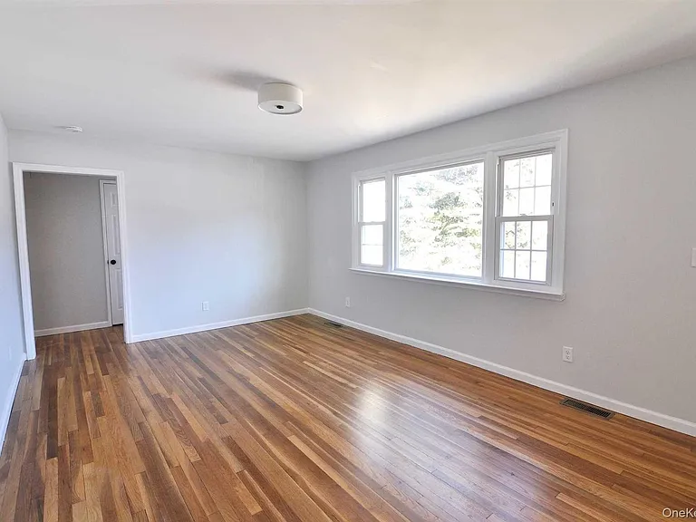 135 N Walnut St — Photo 4