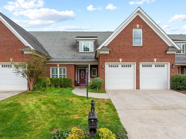 8545 Whistling Straits Dr, Radford, VA 24141