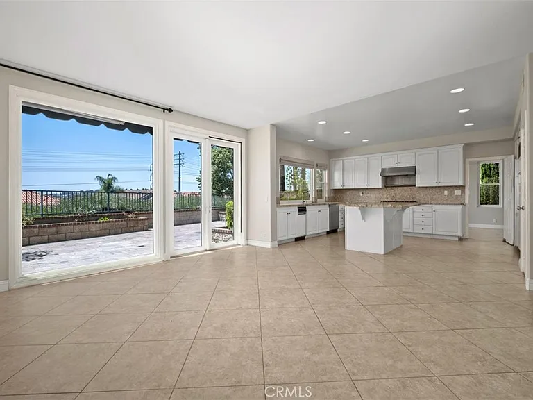 22481 Ivy Rdg — Photo 14
