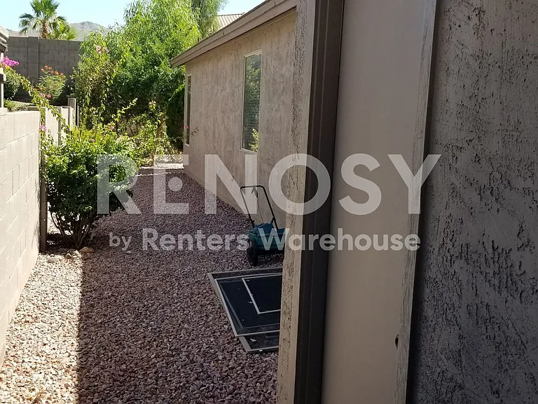 1744 W Frye Rd — Photo 17