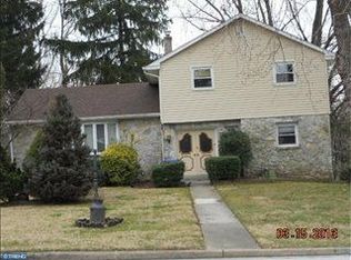 8101 Hammond Rd, Elkins Park, PA 19027