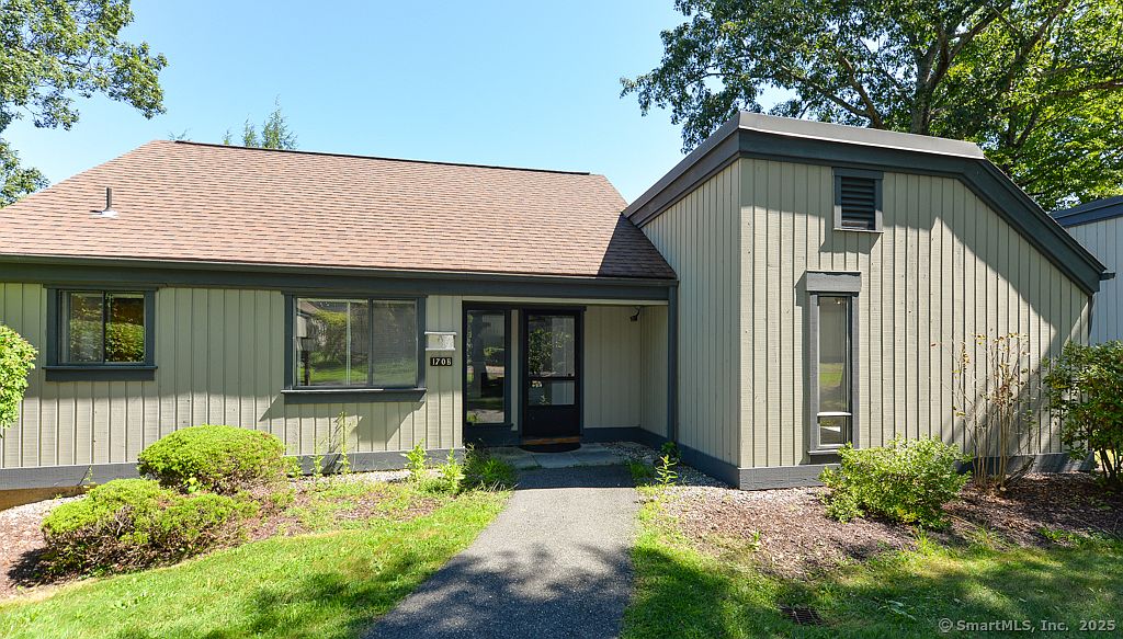 170 Heritage Village #B