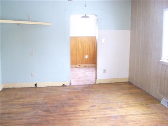 4th image of 115 W Oak St