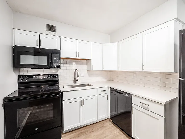 593 Riverview Dr #K — Photo 13