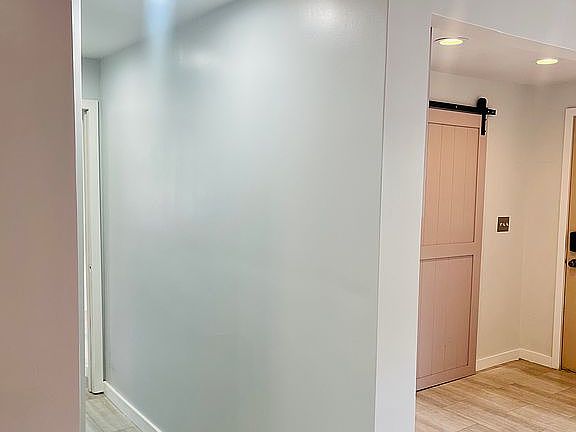 5th image of 2223 N Broadway