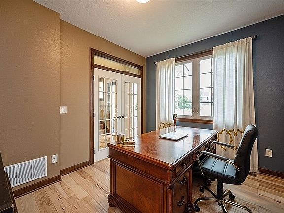 4th image of 9058 Lake Ct