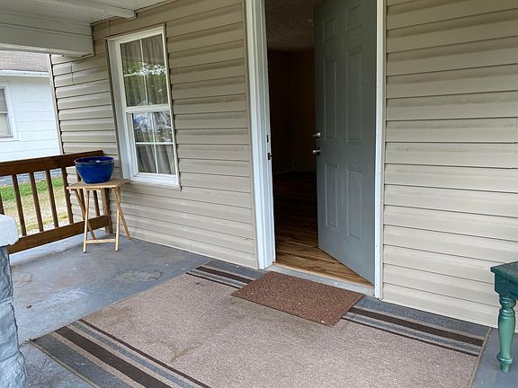 4th image of 3937 Porter Ave