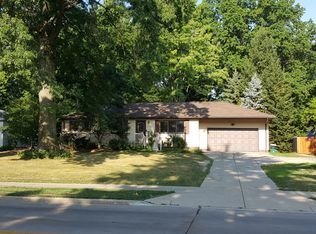 2484 Dover Center Rd, Westlake, OH 44145