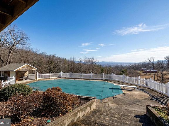 4th image of 410 McCoy Ln