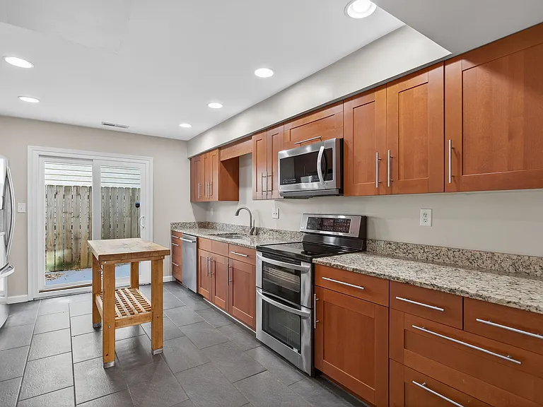 5677 Rushmere Dr — Photo 9