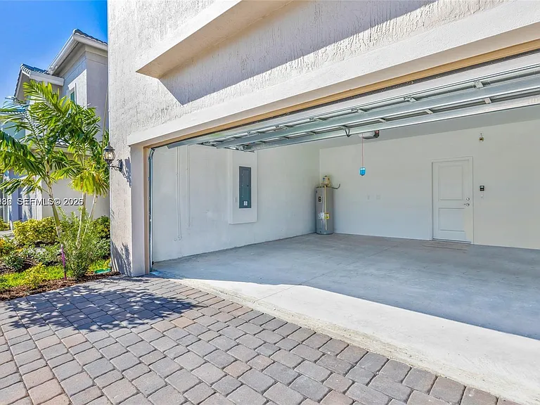 932 Banyan Dr — Photo 33