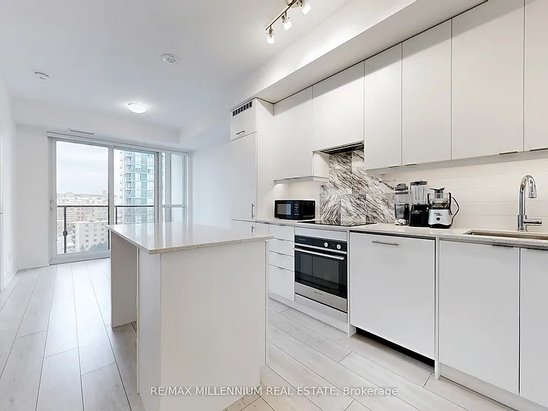 30 Elm Dr W #807 — Photo 14