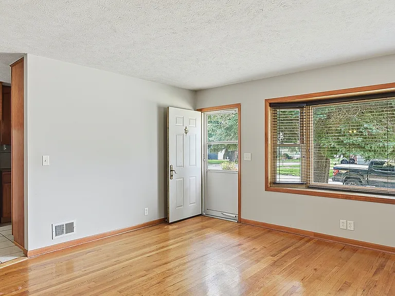 3202 Calhoun St — Photo 4