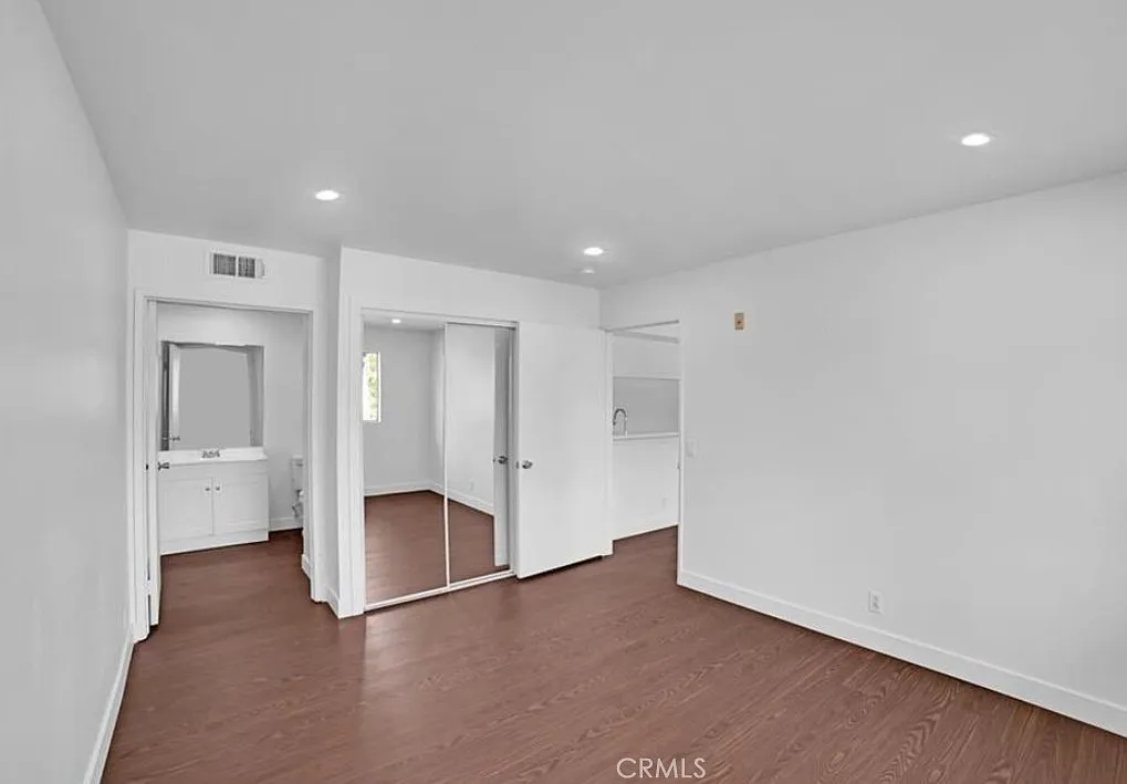 2 bed, 910 sqft, $2,500 — Photo 4