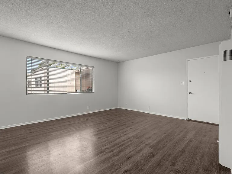 814 Victor Ave #14A — Photo 9