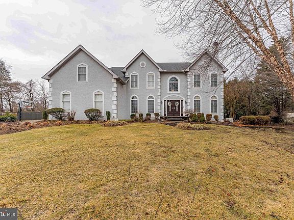 4th image of 300 Bell Ct