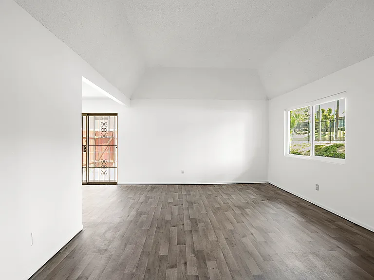 2536 Bryn Mawr Ln — Photo 7