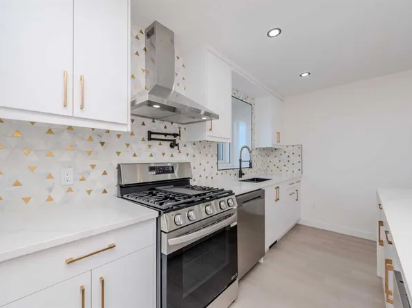 93 SE Coral Reef Cres NE, Calgary, AB T3J 3Y4