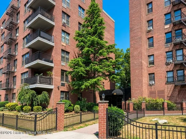 145 Lincoln Ave APT 2P, Staten Island, NY 10306