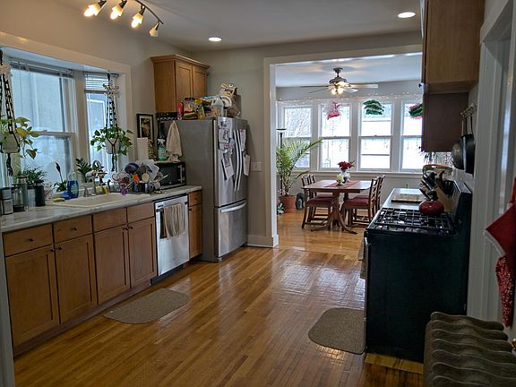 3rd image of 892 Marshall Ave #1