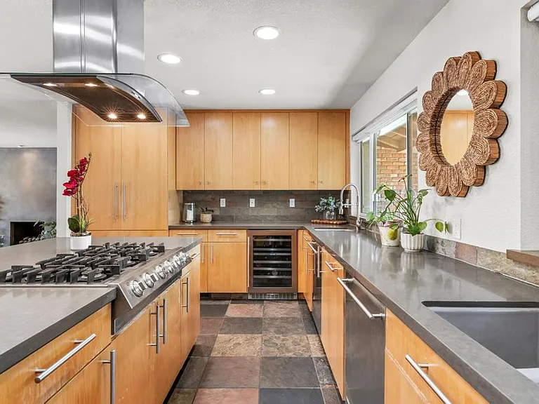 510 Northgate Dr — Photo 18