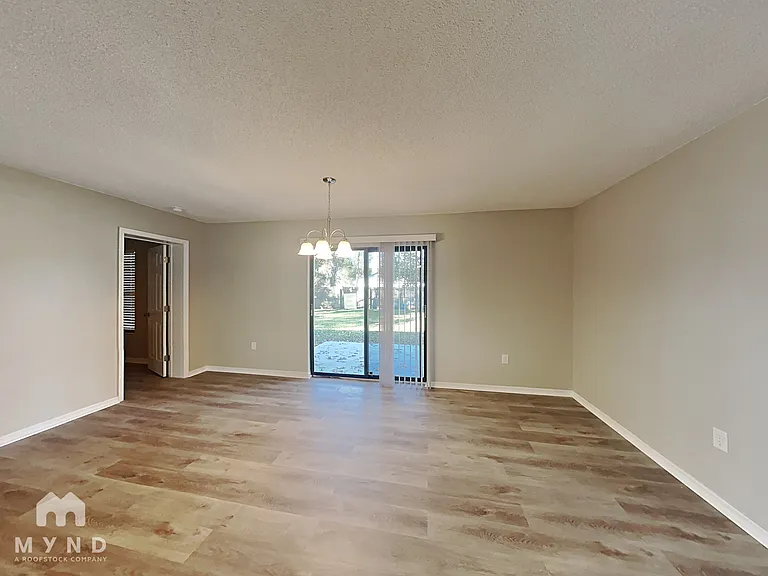 10327 Lansfield St — Photo 4