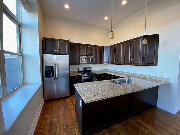 2nd image of 1470 W Carmen Ave APT 404