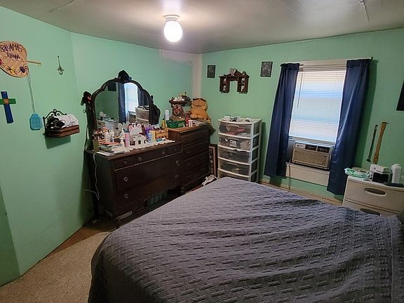 5th image of 221 W Main St