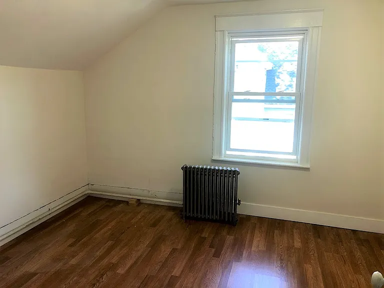 82 Empire St — Photo 9