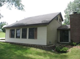 2535 W 40th St, Fremont, MI 49412