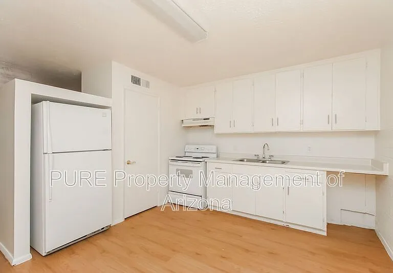 221 E 2nd Ave #9 — Photo 6