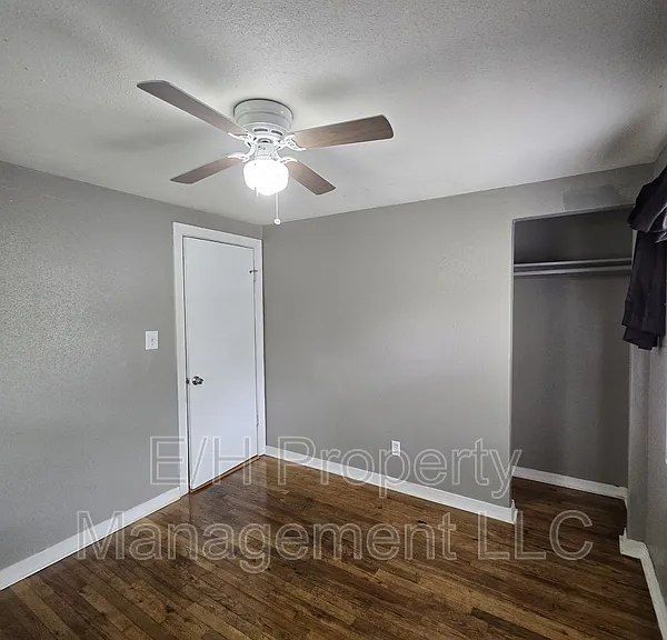 1010 E 8th St N — Photo 11