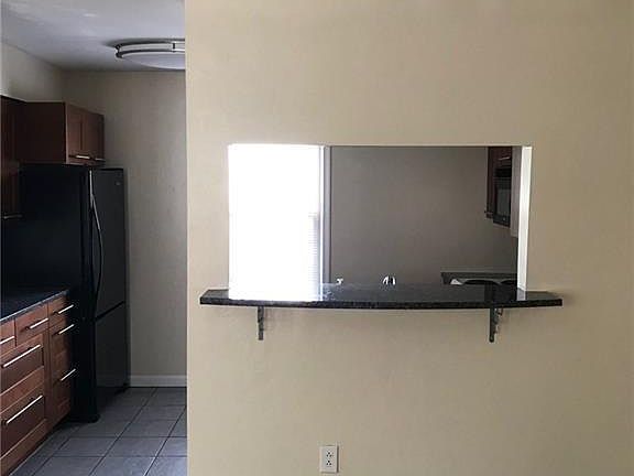 3rd image of 527 W 20th St APT 401