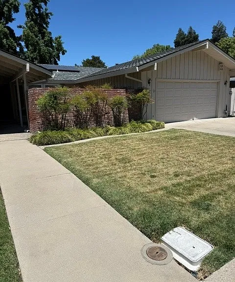 405 Leveland Ln — Photo 3