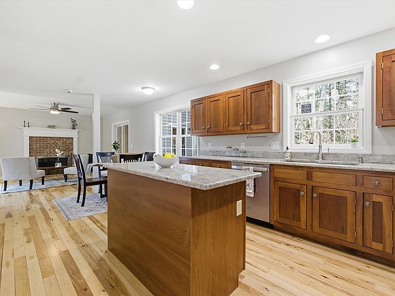 3rd image of 8 Matthews Road