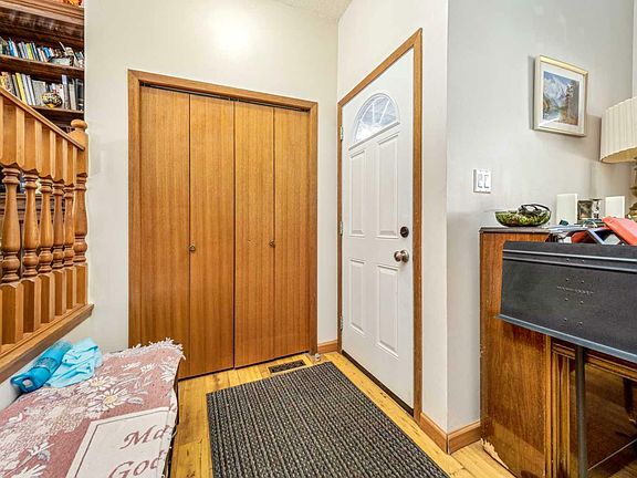 5th image of 31 Princeton Cres W